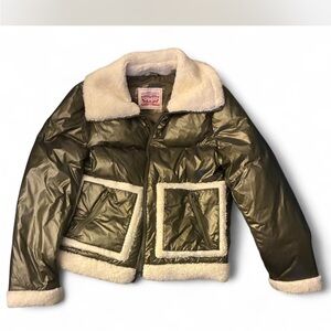 Levi's Breanna Puffer Jacket in pearlized olive NWT